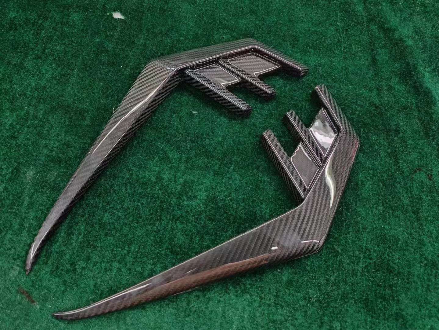 AERO CARBON - BMW 4 SERIES G22 / G23 DRY CARBON FIBRE SIDE VENTS