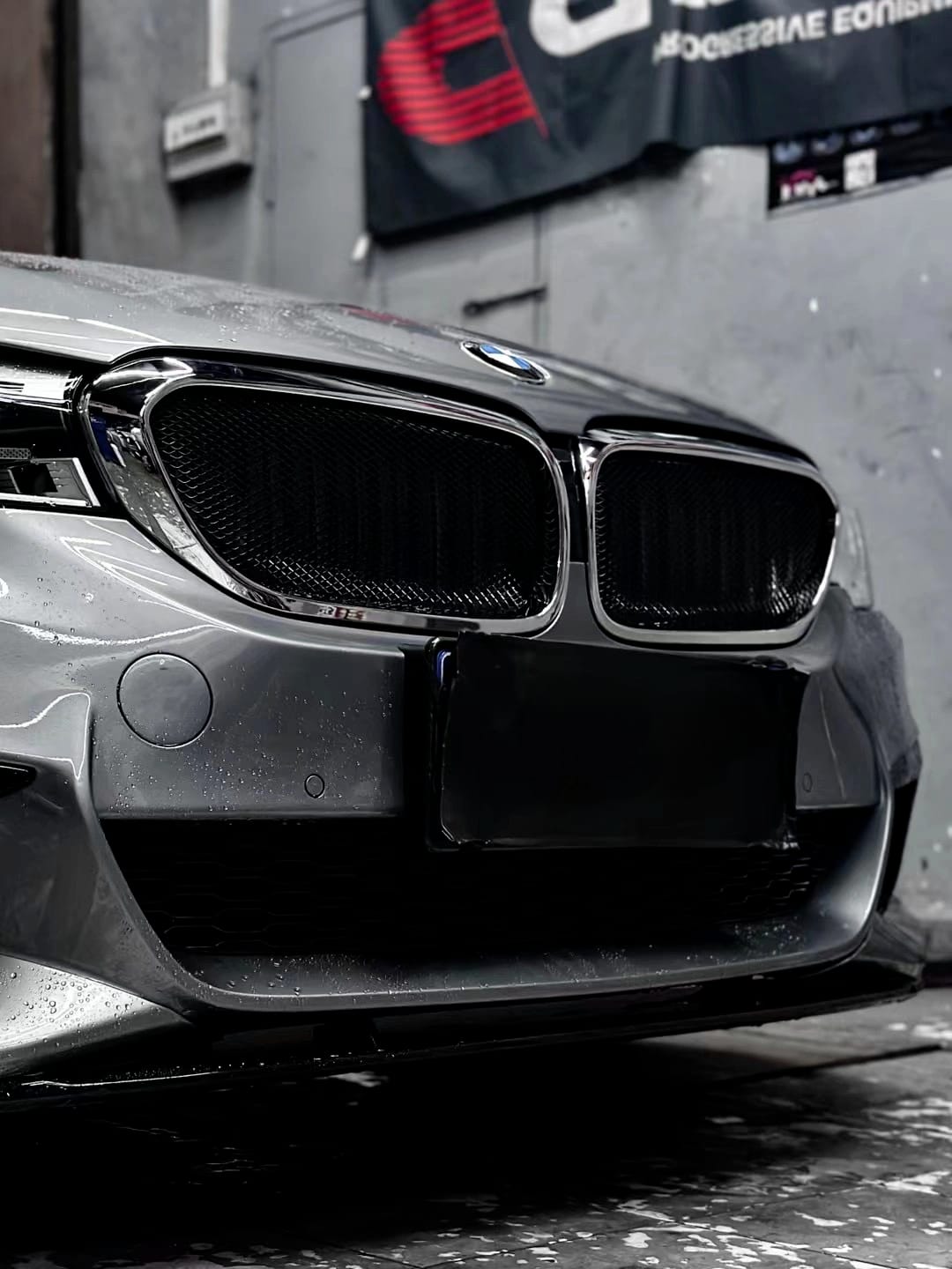 AERO CARBON - BMW 5 SERIES G30 ABS GLOSS BLACK MESH GRILLE