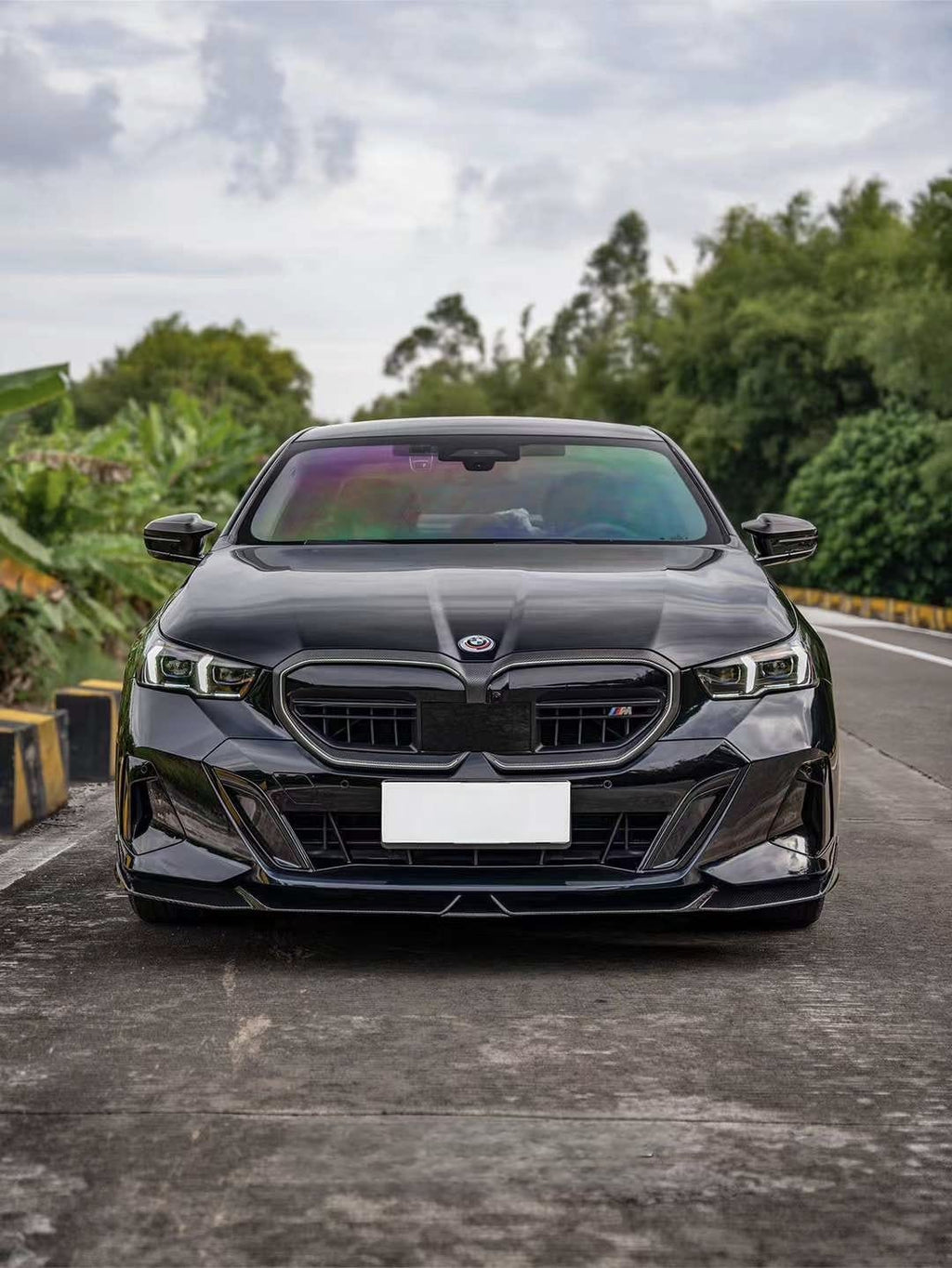 IVANSON - BMW 5 SERIES G60 2023+ DRY CARBON FIBRE FRONT LIP