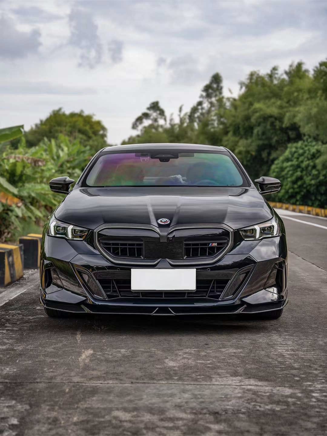 IVANSON - BMW 5 SERIES G60 2023+ DRY CARBON FIBRE FRONT LIP