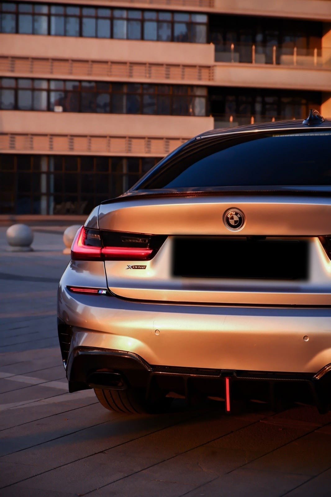 KARBEL - BMW G20 3 SERIES DRY CARBON FIBRE LED DIFFUSER
