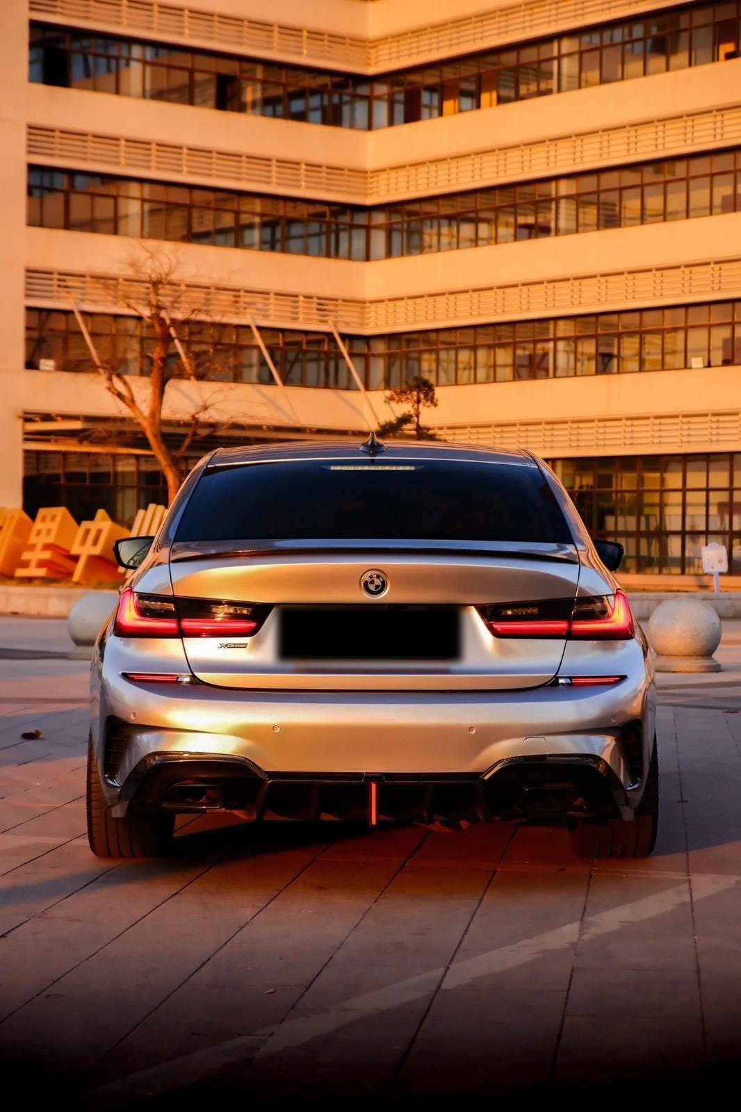 KARBEL - BMW G20 3 SERIES DRY CARBON FIBRE LED DIFFUSER