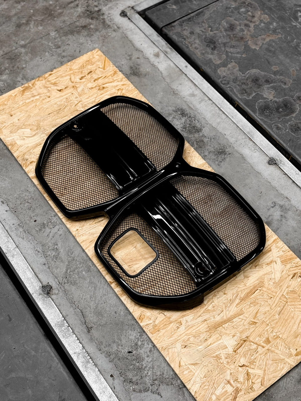 AERO CARBON - BMW I4 G26 ABS PLASTIC LCI MESH GRILL