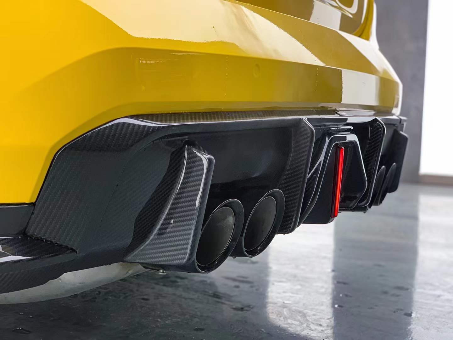 AERO CARBON - BMW M3 G80 / M4 G82 CARBON SLIM LINE LED REAR DIFFUSER