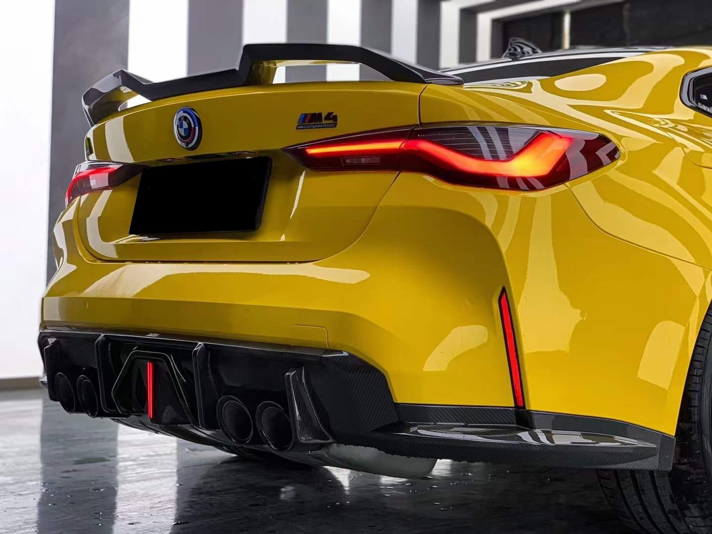 AERO CARBON - BMW M3 G80 / M4 G82 CARBON SLIM LINE LED REAR DIFFUSER