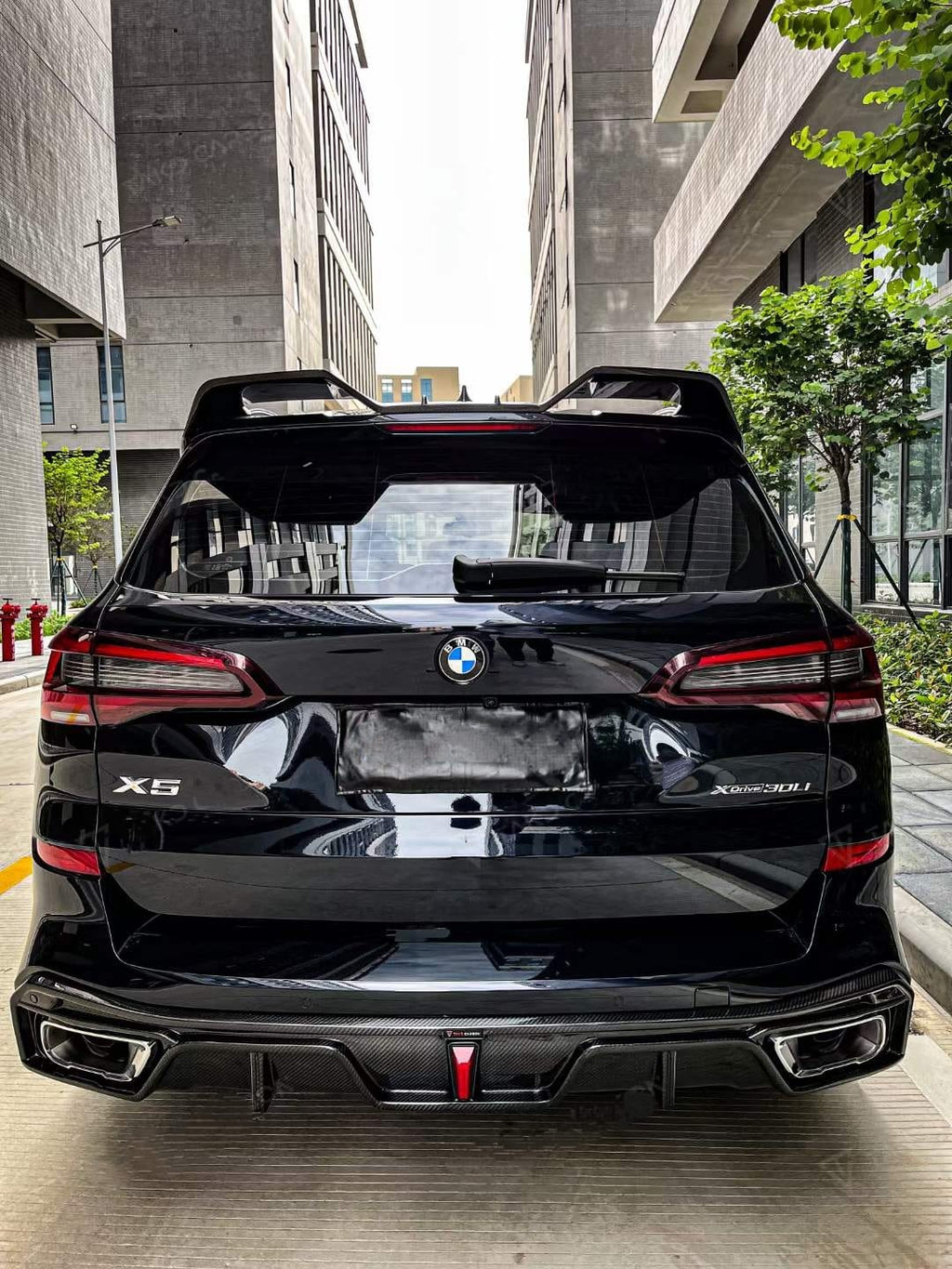 TAKD - BMW X5 G05 DRY CARBON FIBRE REAR DIFFUSER