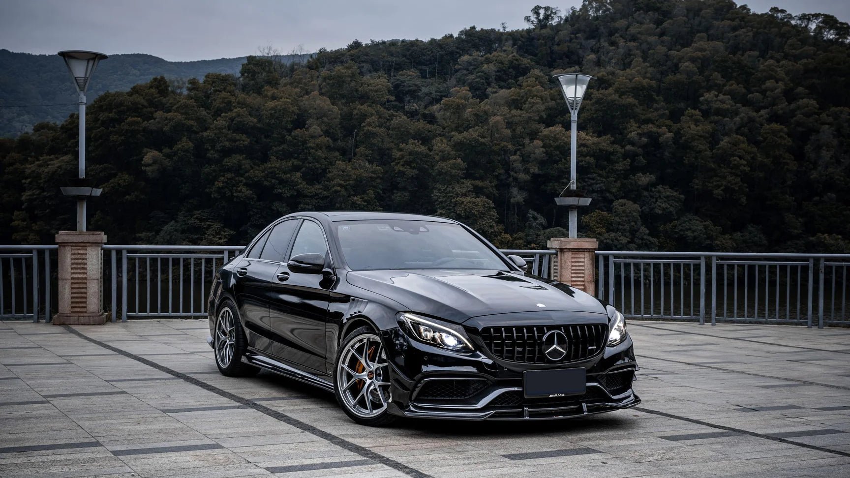 AERO CARBON - MERCEDES C CLASS W205 C63 C63S CARBON FIBRE FRONT LIP