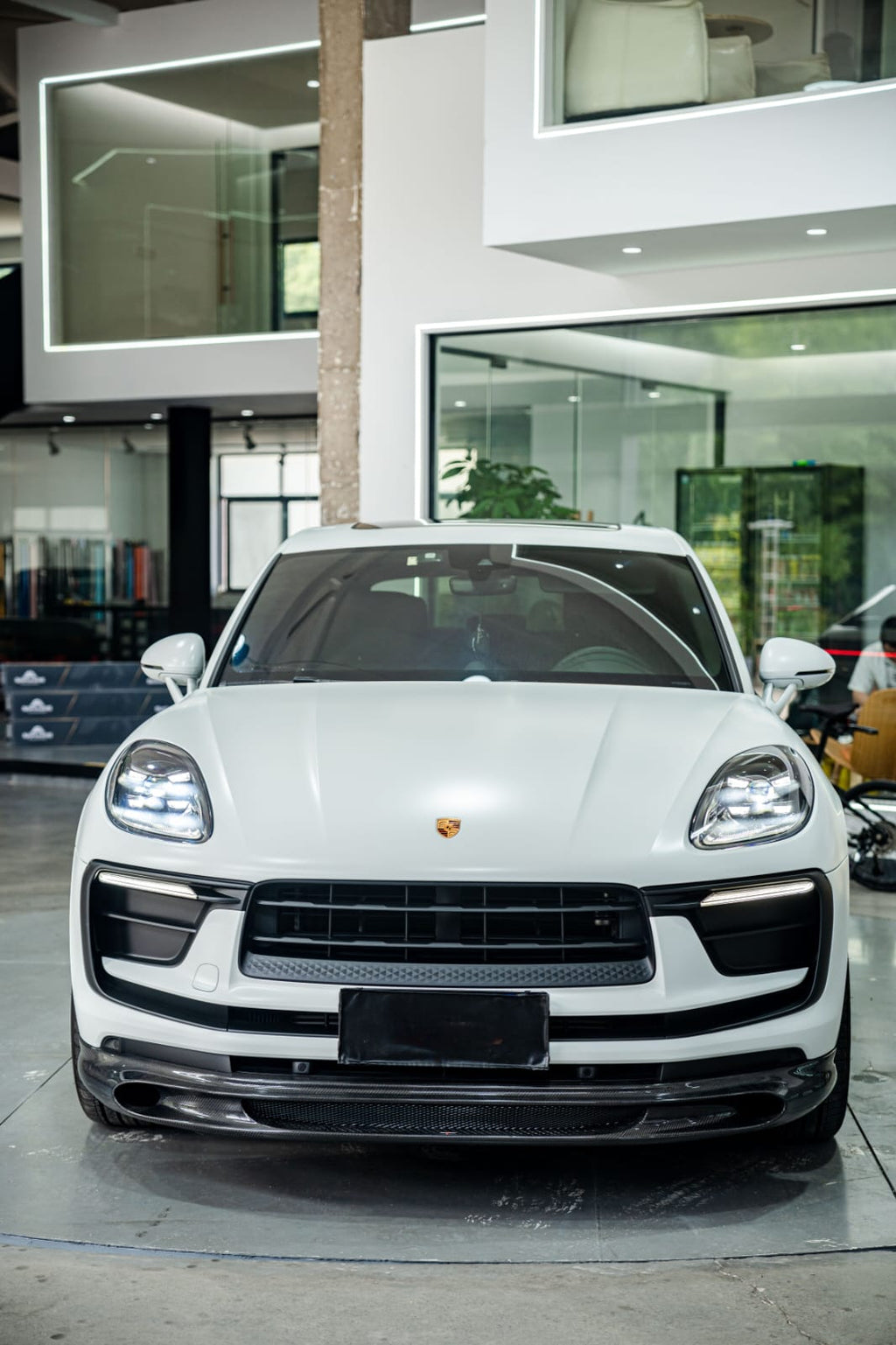 AERO CARBON - PORSCHE MACAN 2022+ CARBON FIBRE FRONT LIP