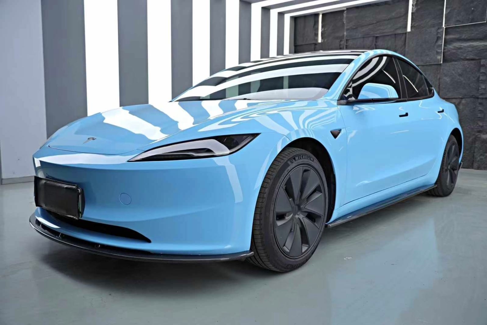 AERO CARBON - TESLA MODEL 3 HIGHLAND 2024+ DRY CARBON FIBRE FRONT LIP V1