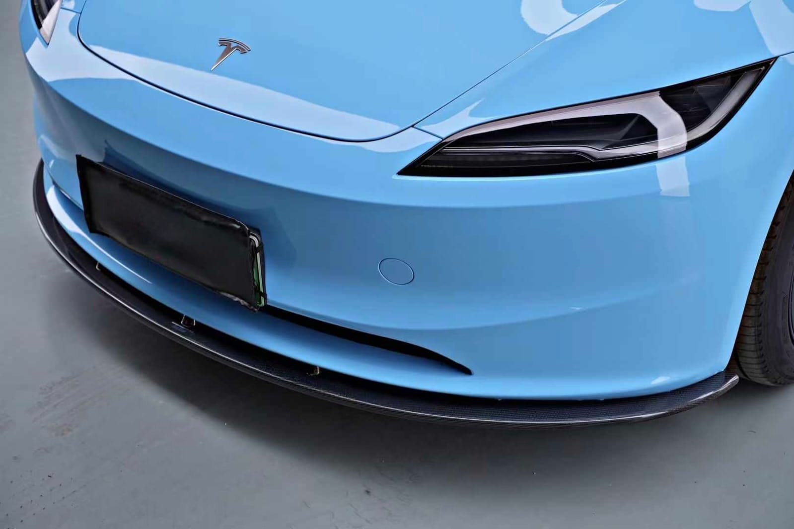 AERO CARBON - TESLA MODEL 3 HIGHLAND 2024+ DRY CARBON FIBRE FRONT LIP V1