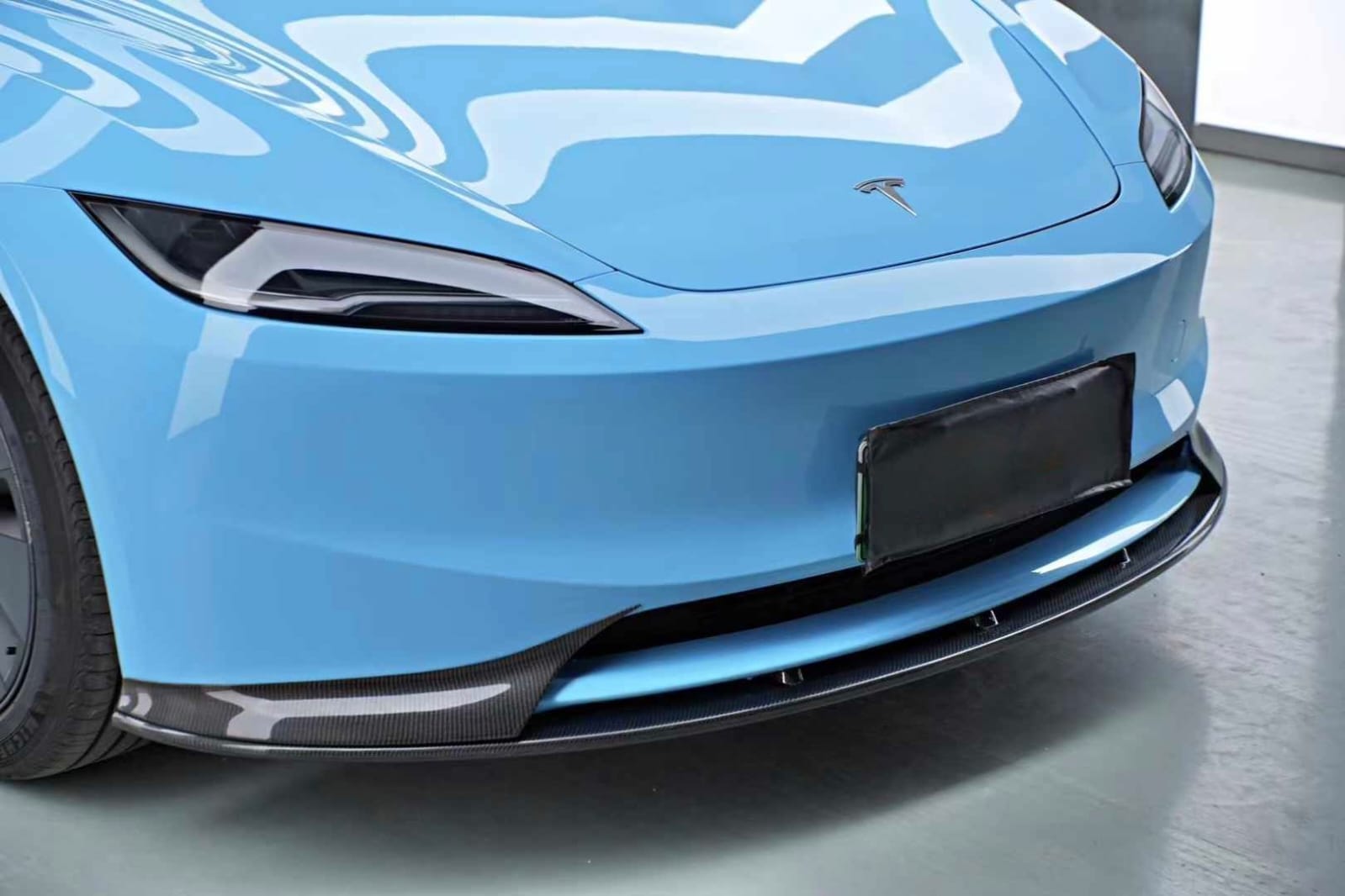 AERO CARBON - TESLA MODEL 3 HIGHLAND 2024+ DRY CARBON FIBRE FRONT LIP V2