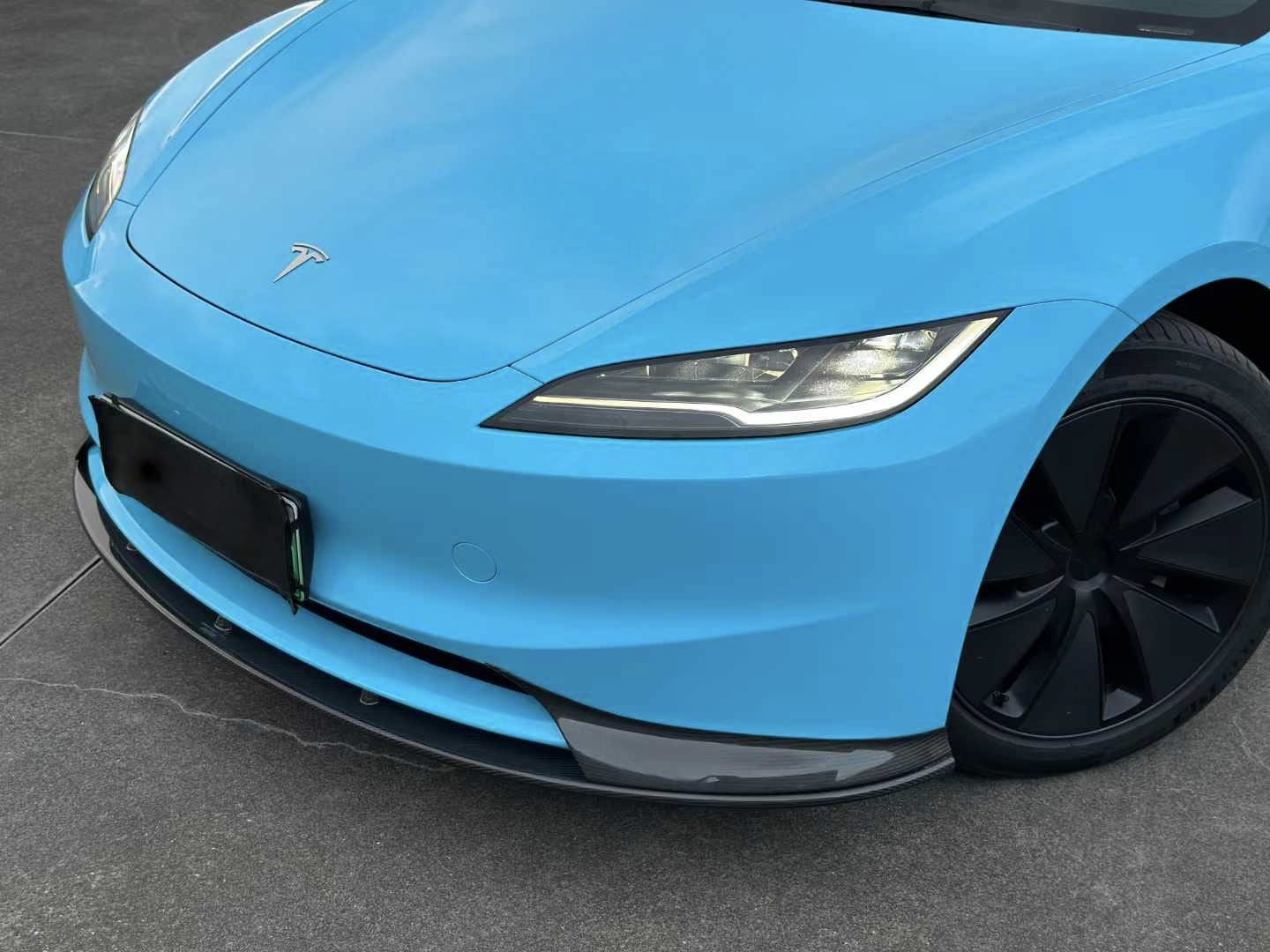 AERO CARBON - TESLA MODEL 3 HIGHLAND 2024+ DRY CARBON FIBRE FRONT LIP V2