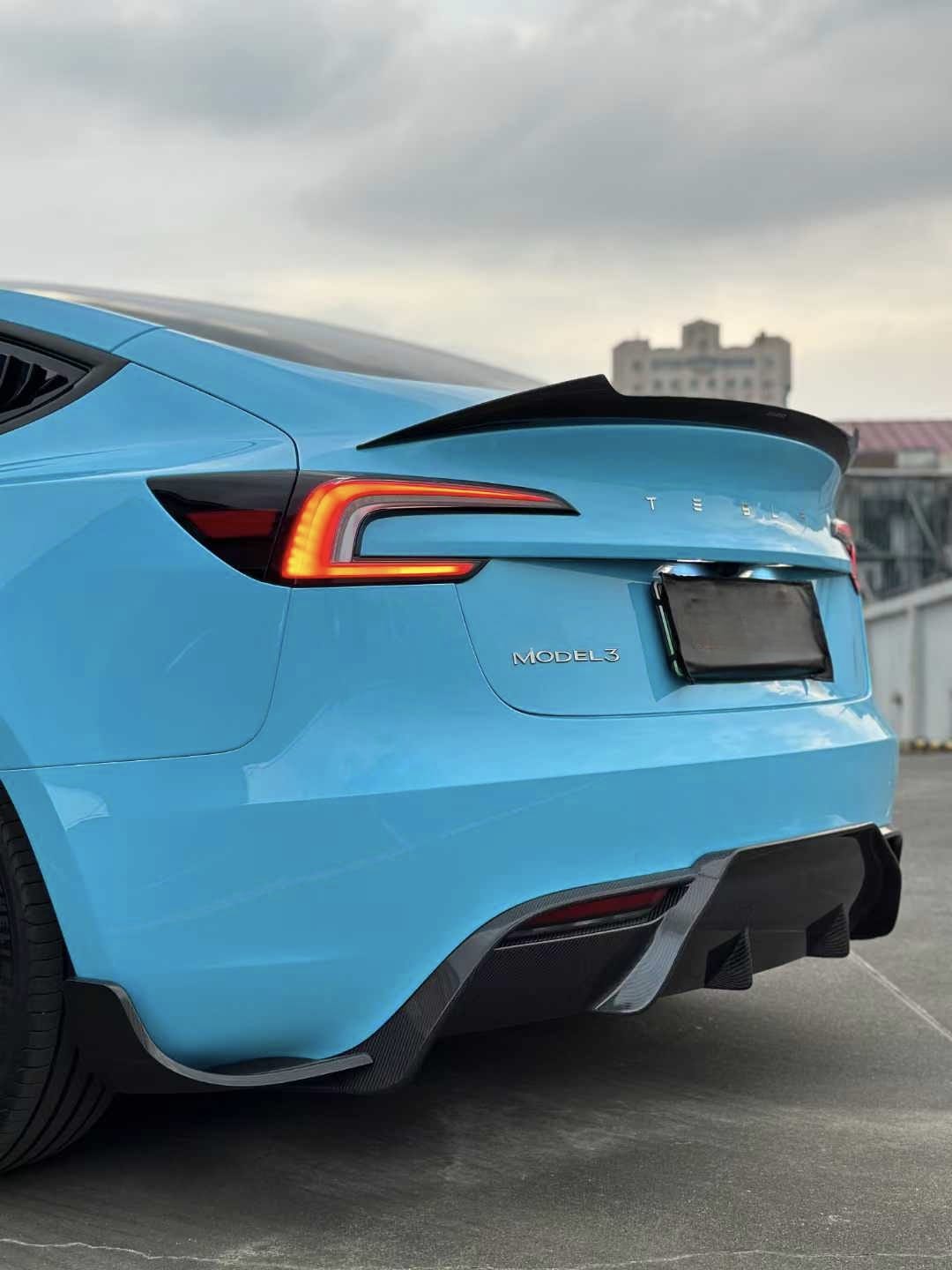AERO CARBON - TESLA MODEL 3 HIGHLAND 2024+ DRY CARBON FIBRE REAR DIFFUSER
