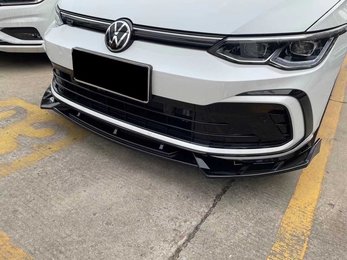 AERO CARBON - VOLKSWAGEN GOLF R LINE / GTI MK8 GLOSS BLACK FRONT LIP EXO STYLE