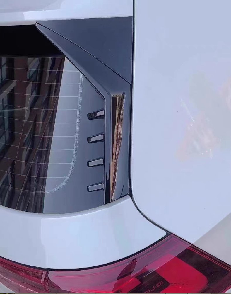 AERO CARBON - VOLKSWAGEN GOLF R LINE / GTI MK8 GLOSS BLACK REAR WINDOW TRIM