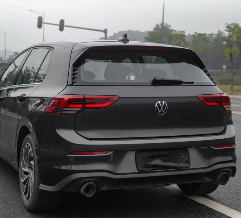 AERO CARBON - VOLKSWAGEN GOLF R LINE / GTI MK8 GLOSS BLACK REAR WINDOW TRIM