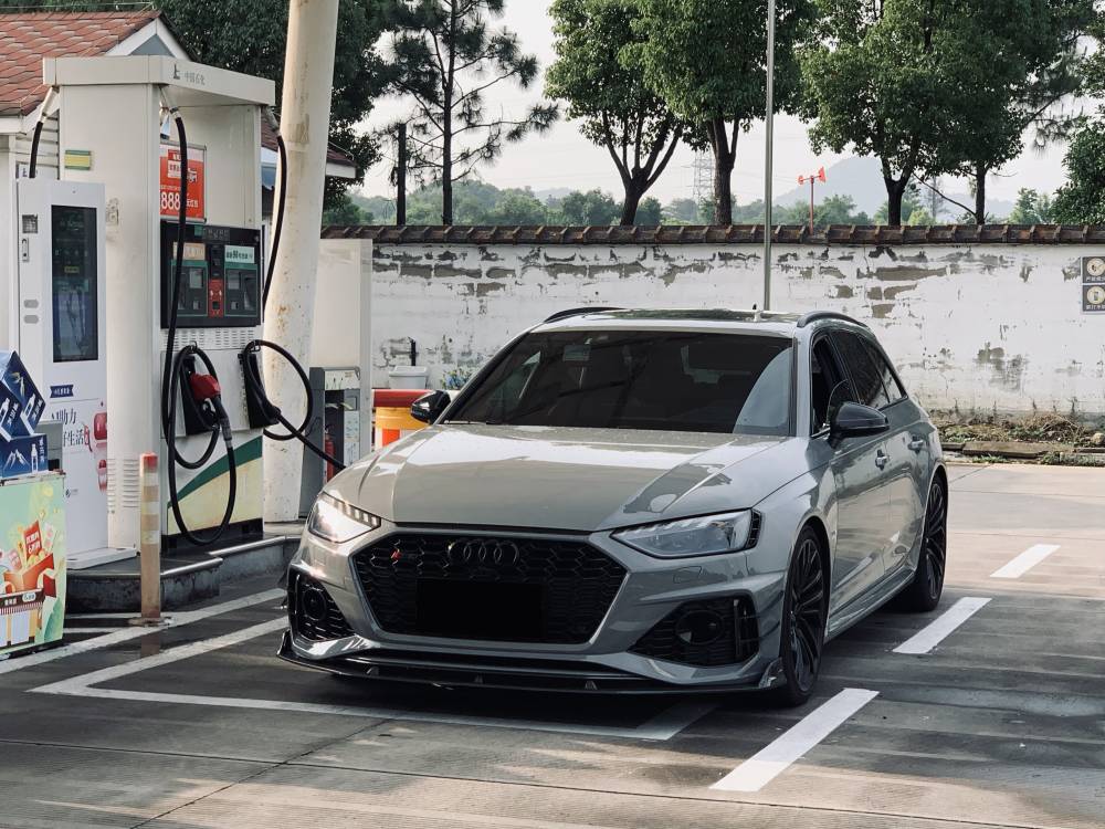AE DESIGN - AUDI RS4 B9.5 2021+ CARBON FIBRE FRONT LIP