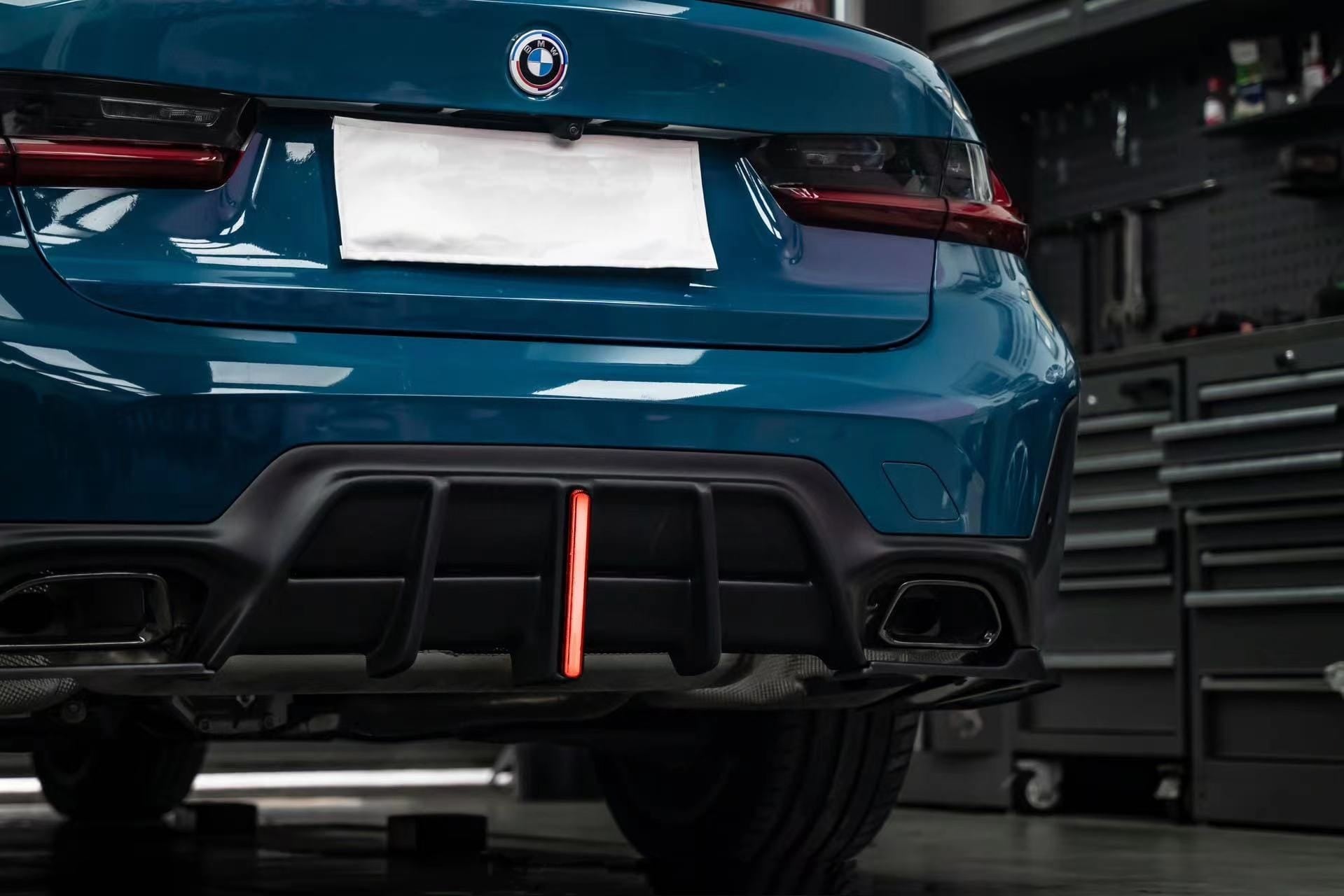 AE DESIGN - BMW 3 SERIES G20 LCI ABS PLASTIC REAR LED DIFFUSER