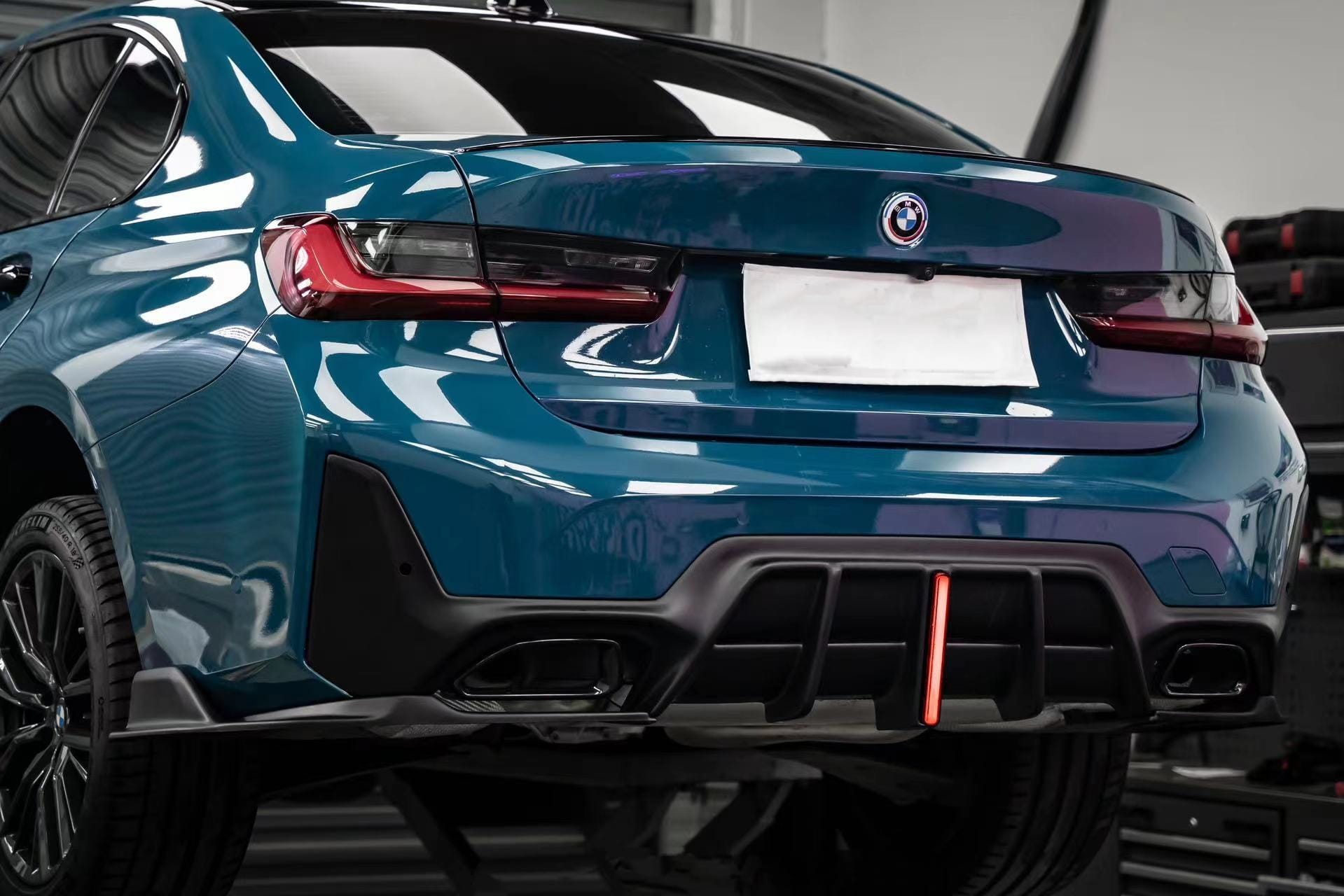 AE DESIGN - BMW 3 SERIES G20 LCI ABS PLASTIC REAR LED DIFFUSER