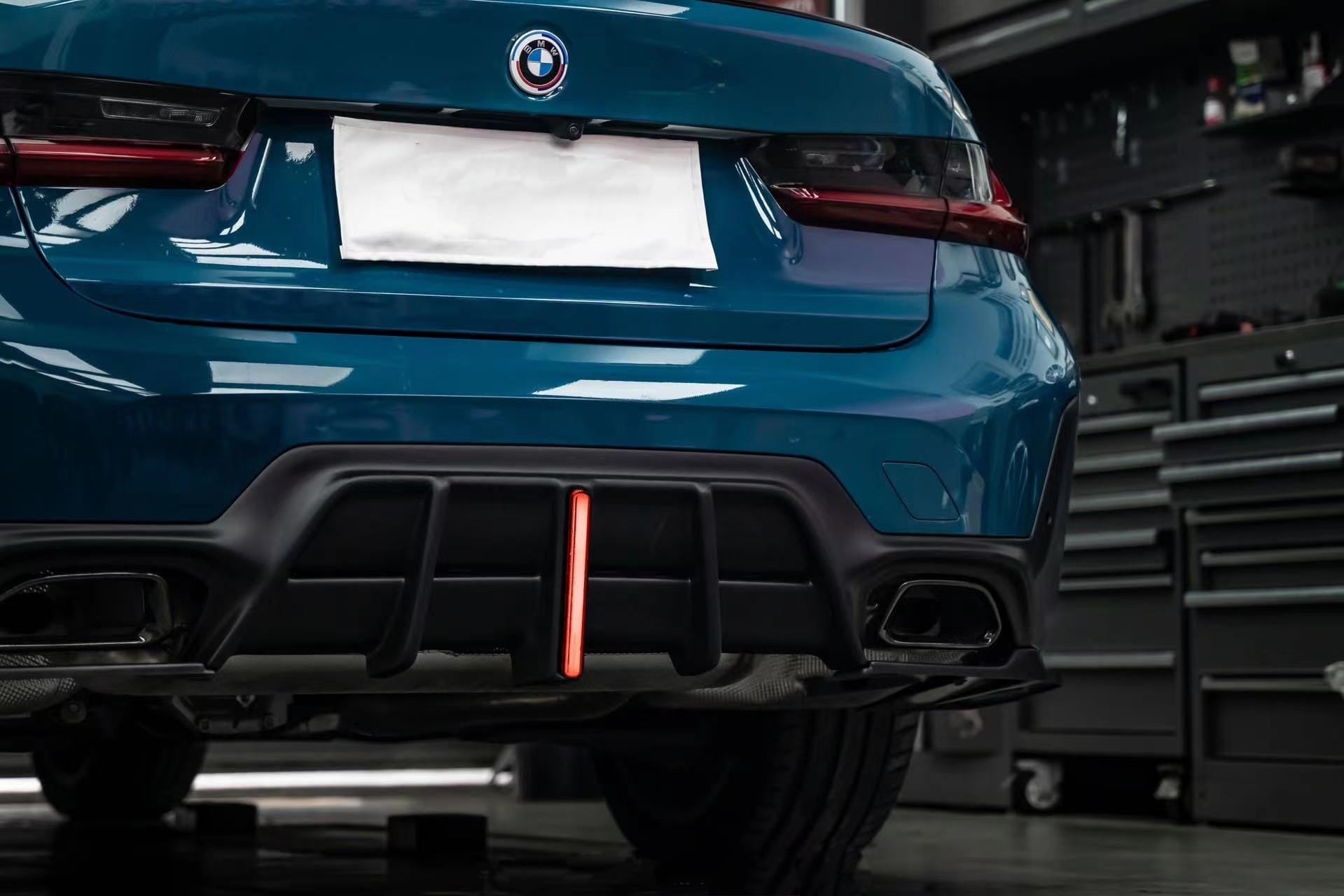 AE DESIGN - BMW 3 SERIES G20 LCI ABS PLASTIC REAR LED DIFFUSER