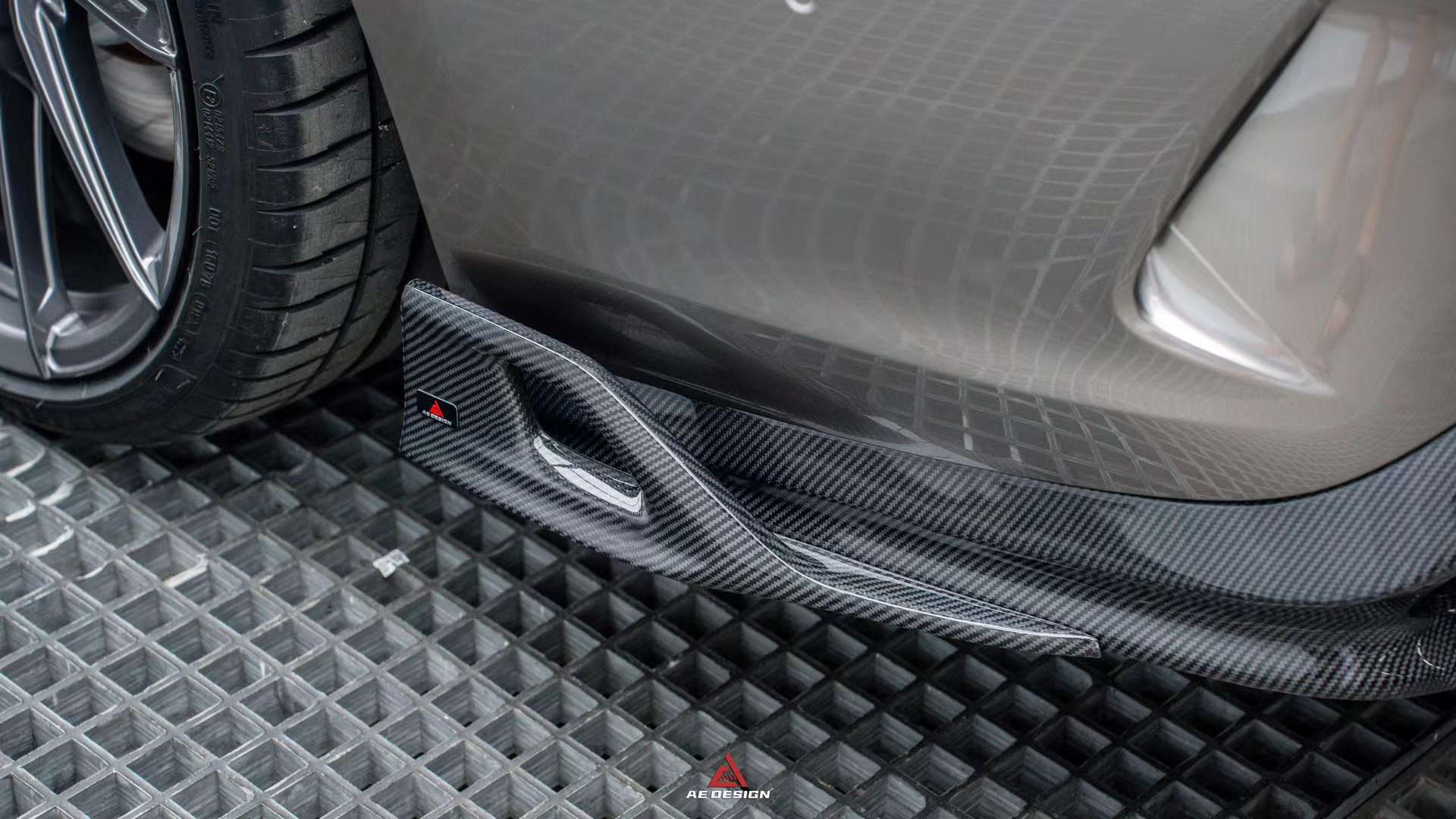 AE DESIGN - BMW 8 SERIES G14 / G15 / G16  CARBON FIBRE LED REAR DIFFUSER