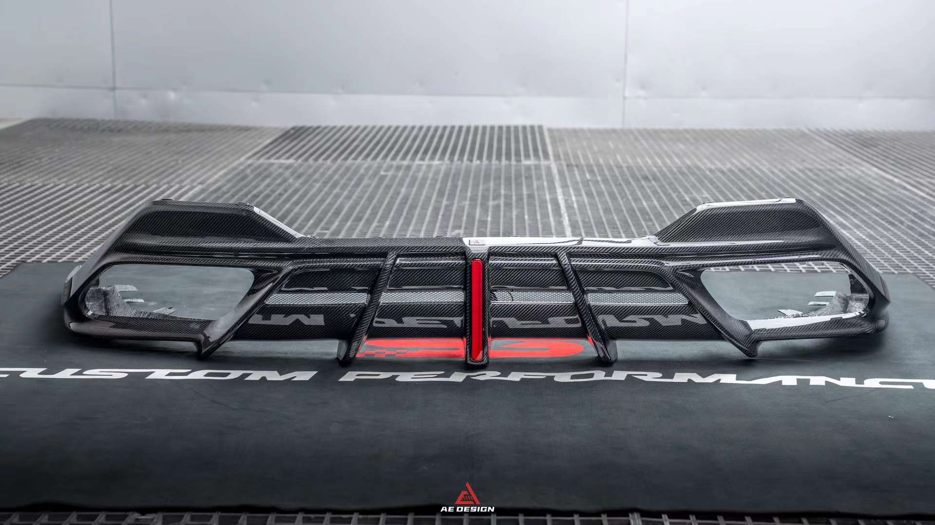 AE DESIGN - BMW 8 SERIES G14 / G15 / G16  CARBON FIBRE LED REAR DIFFUSER