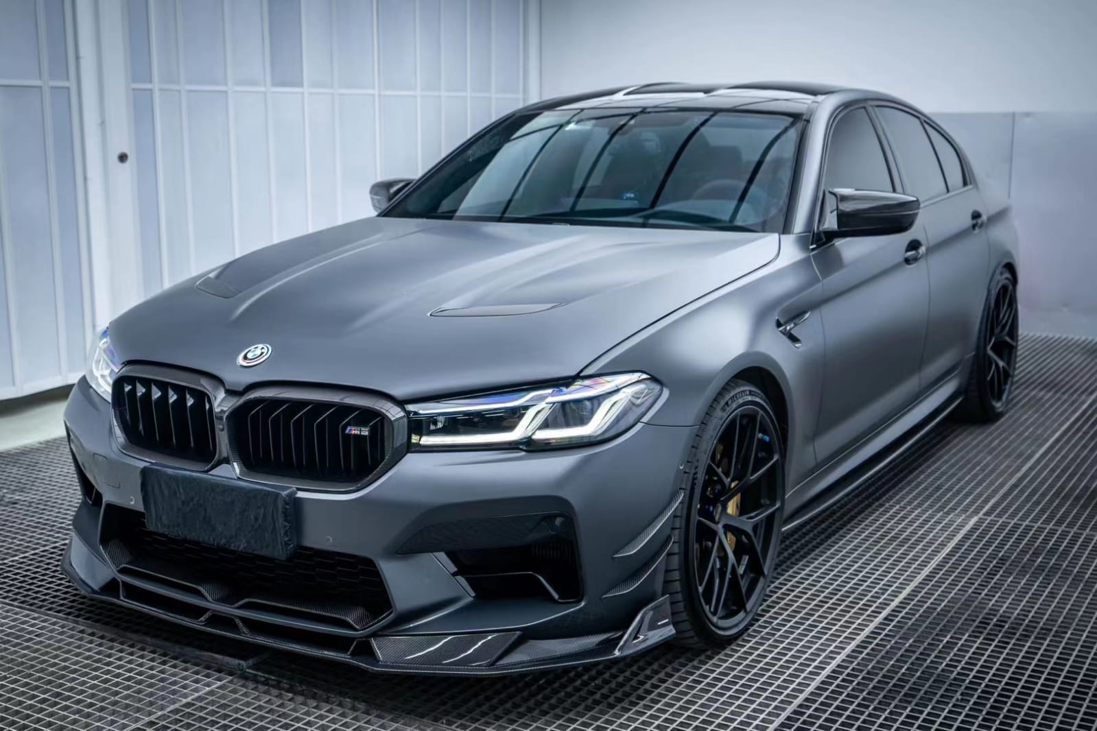 AE DESIGN - BMW F90 M5 LCI 2021+ CARBON FIBRE FRONT LIP