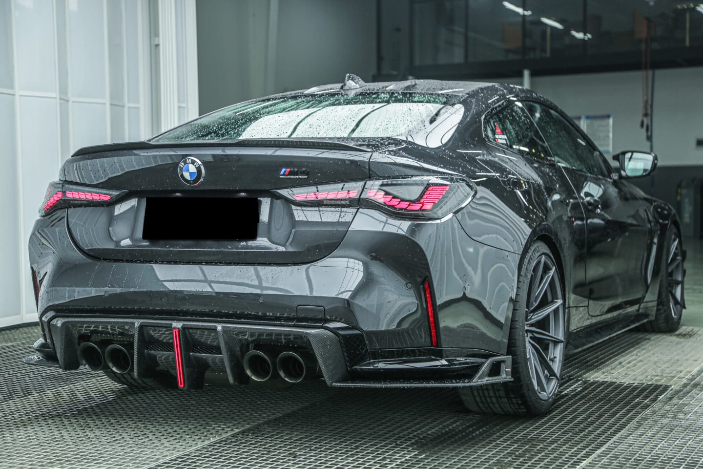 AE DESIGN - BMW M3 G80 / M4 G82 CARBON FIBRE LED REAR DIFFUSER