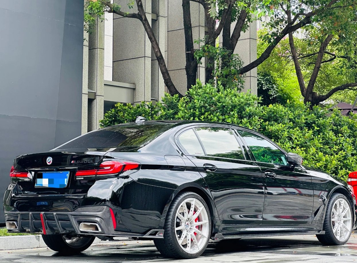 AE DESIGN - BMW M5 F90 G30 540i M550i CARBON FIBRE REAR DIFFUSER WITH LED BRAKE LIGHT