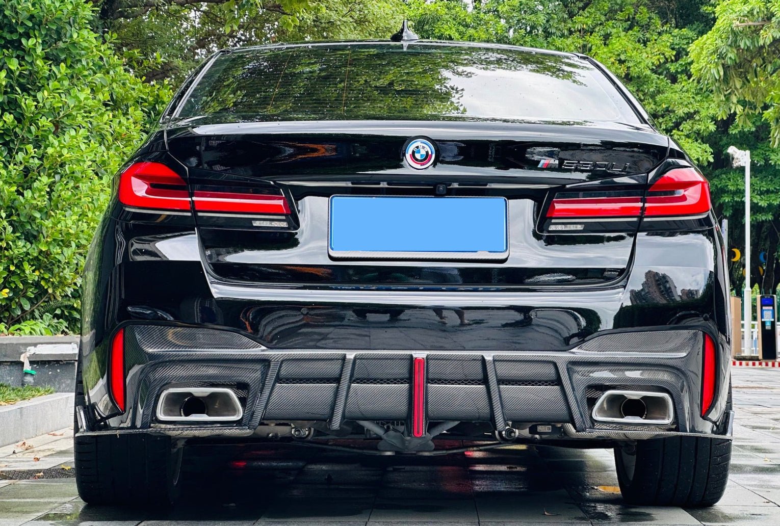AE DESIGN - BMW M5 F90 G30 540i M550i CARBON FIBRE REAR DIFFUSER WITH LED BRAKE LIGHT