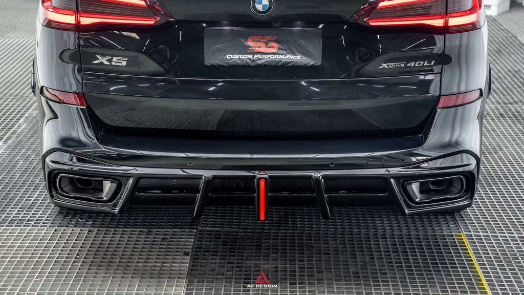 AE DESIGN - BMW X5 G05 GLOSS BLACK LED REAR DIFFUSER