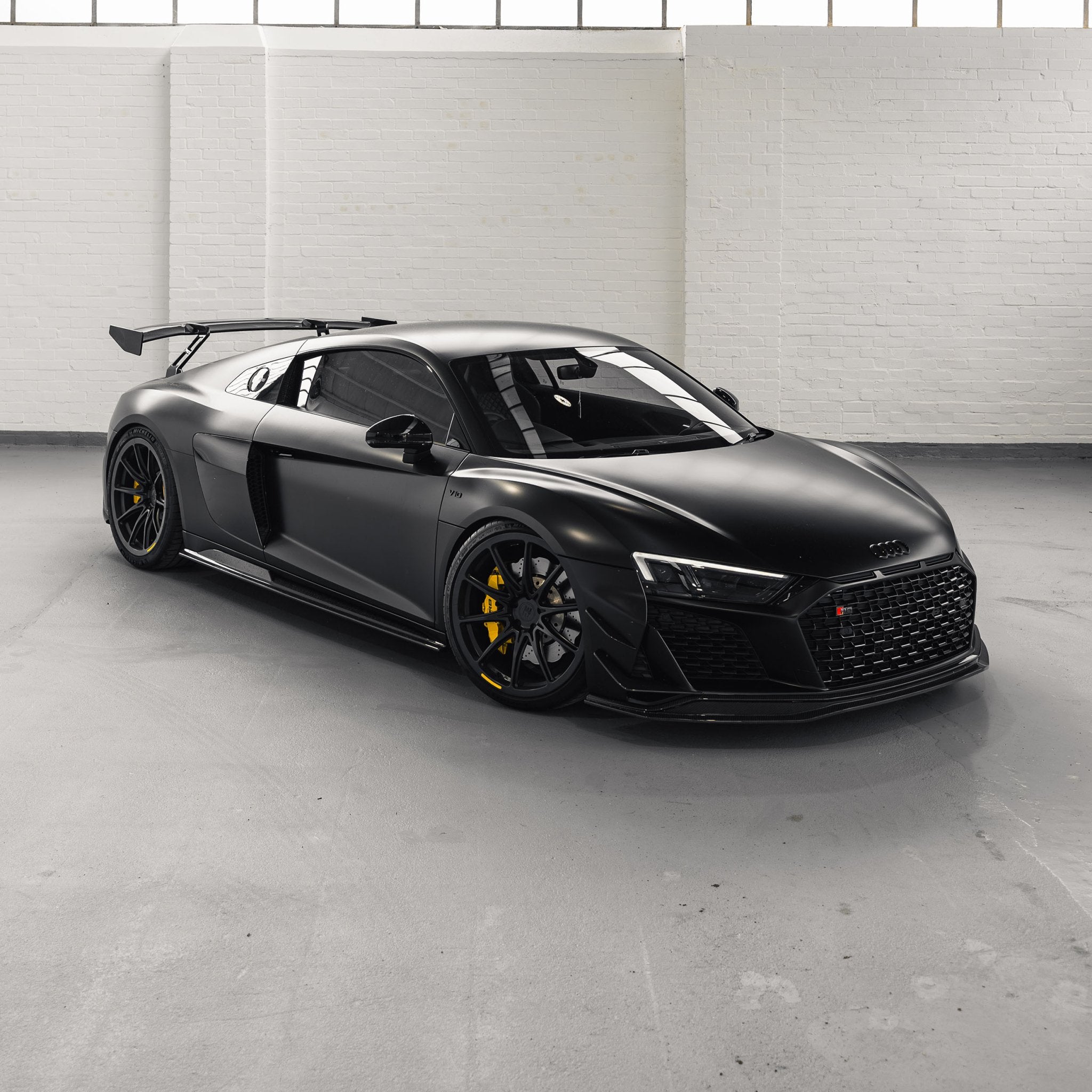Audi R8 4S Facelift Pre-Preg Carbon Fibre Front Splitter by TRE