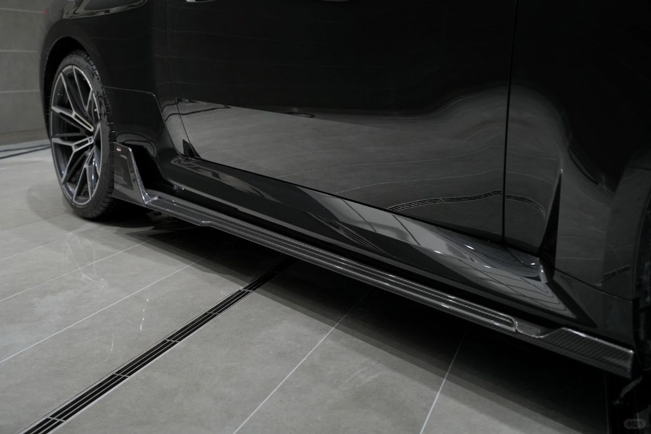 BCTXE - BMW M2 G87 DRY CARBON FIBRE SIDE SKIRTS