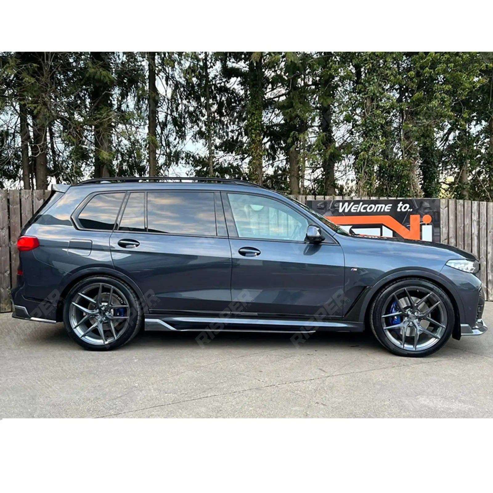 BMW X7 G07 M Sport (2018-2022 pre-LCI) Black Knight Aero Kit Carbon Look