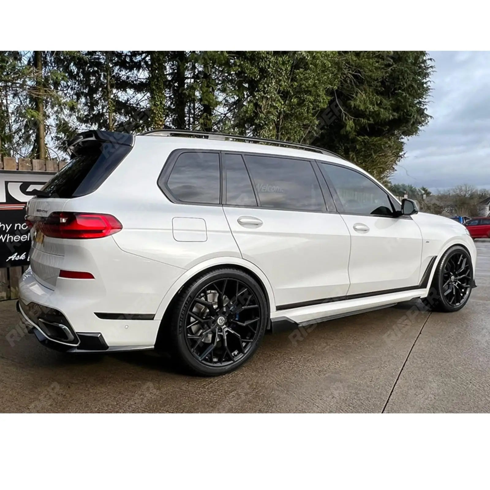 BMW X7 G07 M Sport (2018-2022 Pre-LCI) Black Knight Aero Kit in Gloss Black