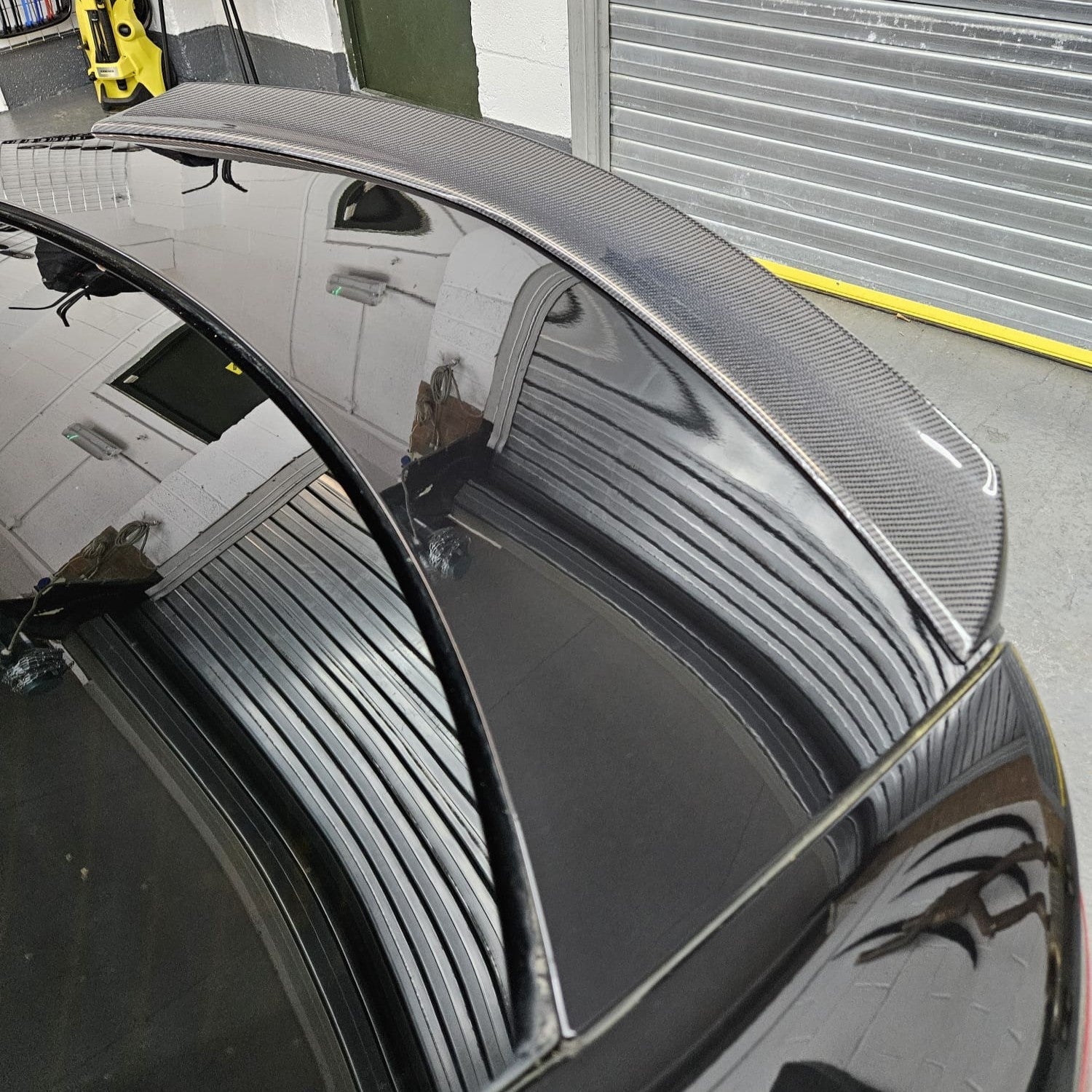 V Style Carbon Fibre Boot Spoiler for Mercedes Benz W204 C Class 07-14