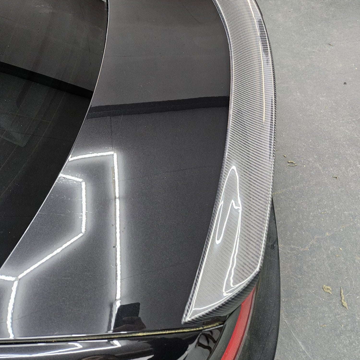 V Style Carbon Fibre Boot Spoiler for Mercedes Benz W204 C Class 07-14
