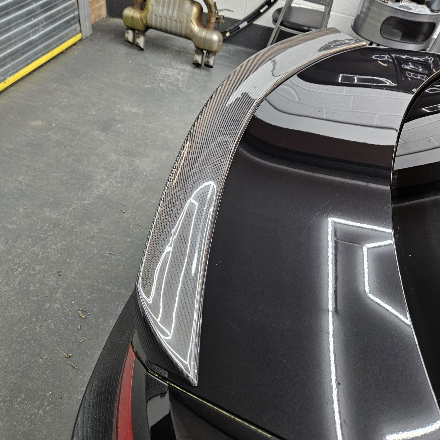 V Style Carbon Fibre Boot Spoiler for Mercedes Benz W204 C Class 07-14
