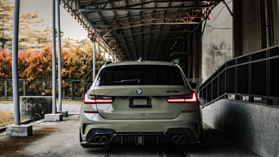 CMST - BMW 3 SERIES G20 CARBON FIBRE DIFFUSER WITH LED BRAKE LIGHT