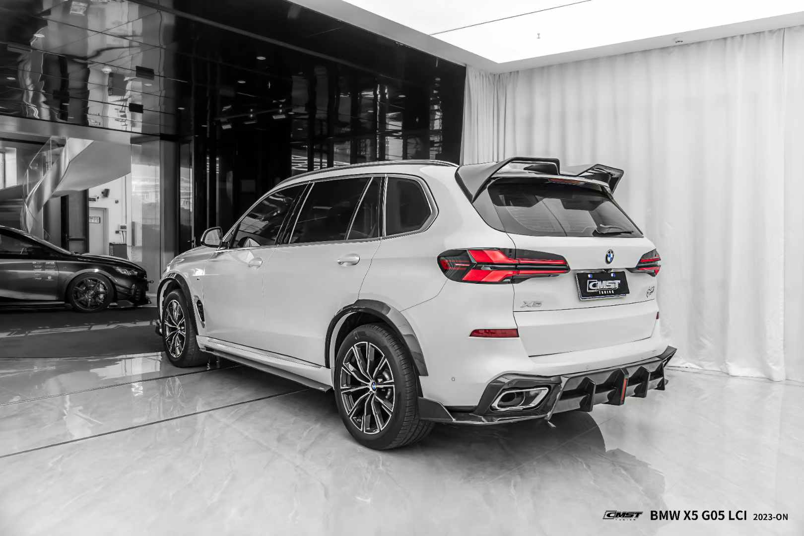 CMST - BMW X5 G05 LCI DRY CARBON FIBRE LED REAR DIFFUSER
