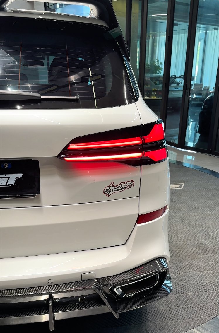 CMST - BMW X5 G05 LCI DRY CARBON FIBRE LED REAR DIFFUSER