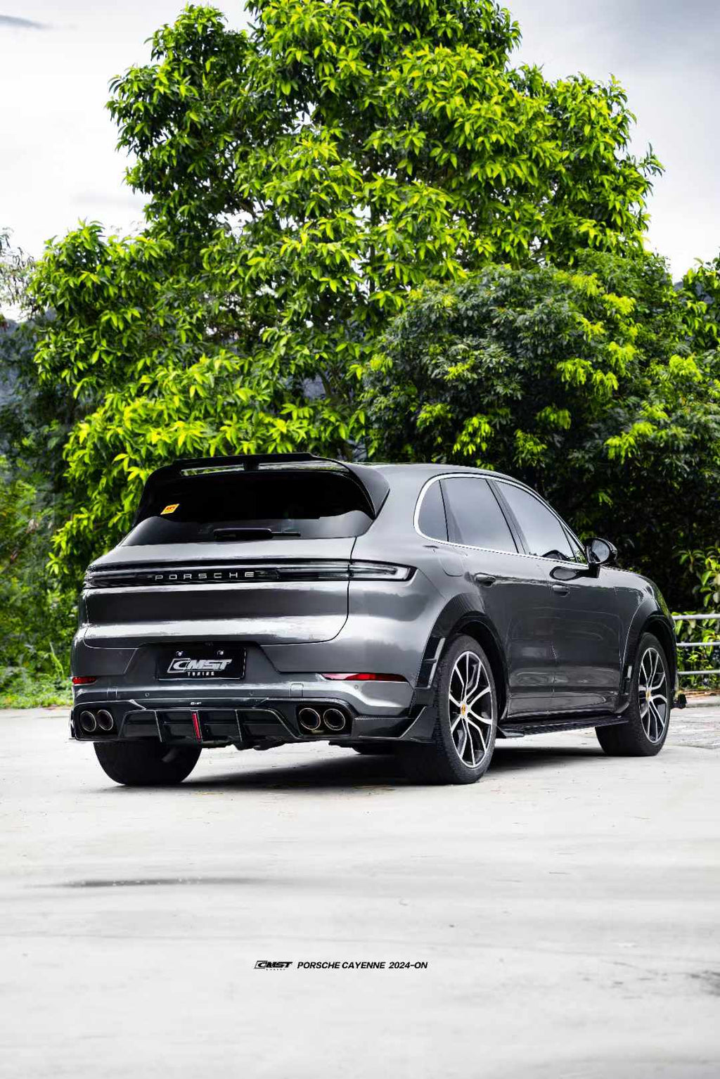 CMST - PORSCHE CAYENNE 2024+ DRY CARBON FIBRE LED REAR DIFFUSER