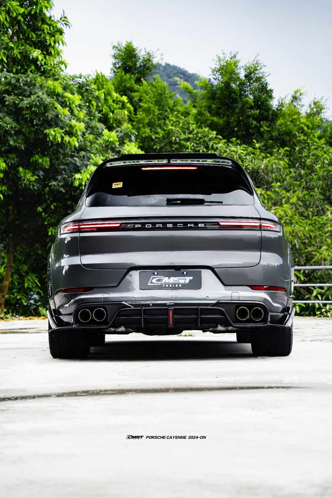 CMST - PORSCHE CAYENNE 2024+ DRY CARBON FIBRE LED REAR DIFFUSER