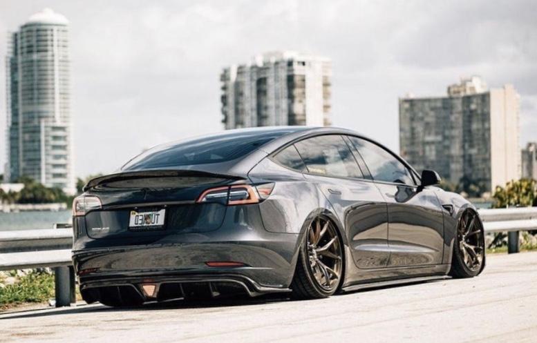 CMST - TESLA MODEL 3 CARBON FIBRE SPOILER V1