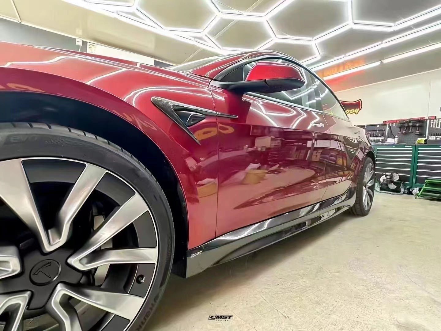CMST - TESLA MODEL 3 HIGHLAND 2024+ CARBON FIBRE FENDER TRIM
