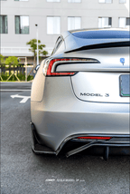CMST - TESLA MODEL 3P HIGHLAND PERFORMANCE DRY CARBON FIBER LED REAR DIFFUSER