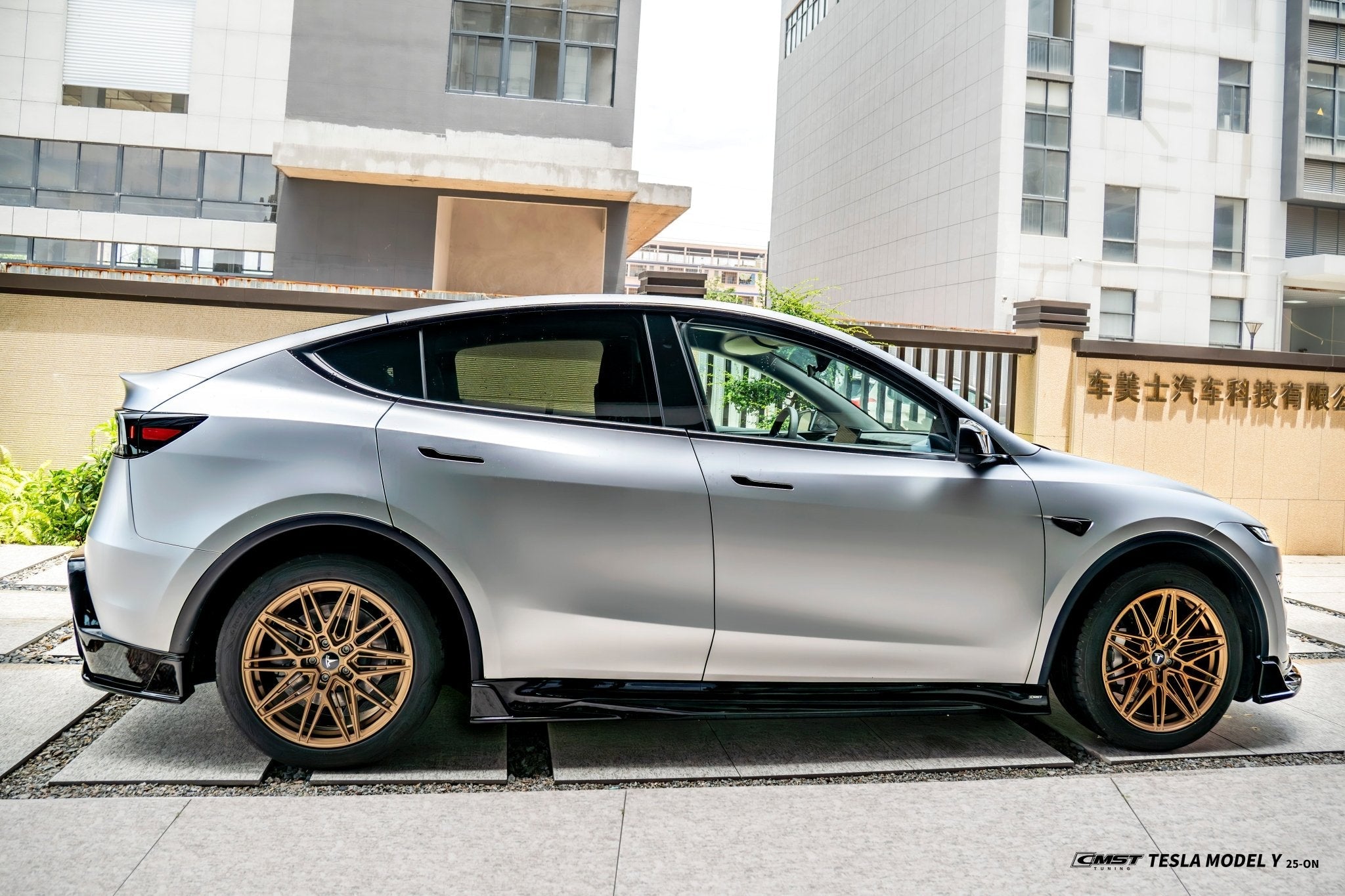 CMST - TESLA MODEL Y JUNIPER 2025+ GLOSS BLACK ABS PLASTIC FULL BODY KIT