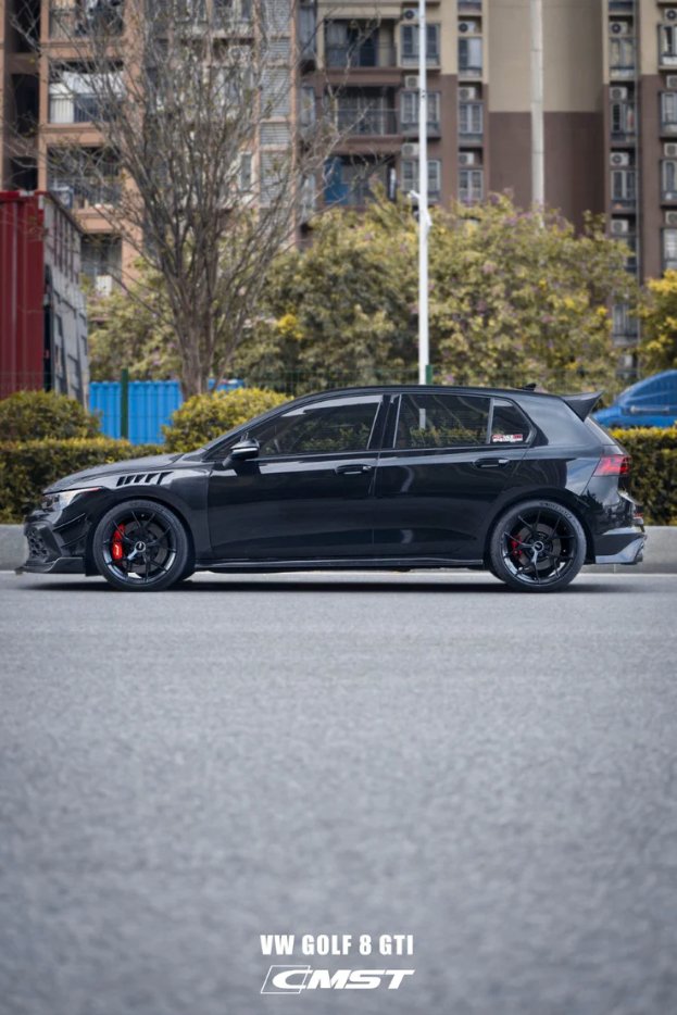 CMST- VOLKSWAGEN GOLF MK8 GTI / R LINE CARBON FIBRE SIDE SKIRTS