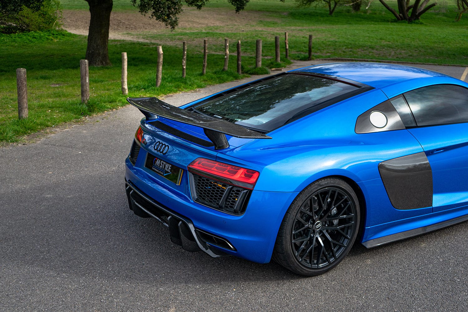 AUDI R8 V10 GEN 2 CARBON FIBRE KIT - V STYLE