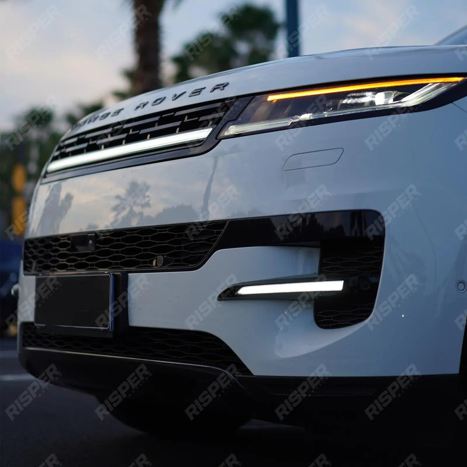 Front LED Replacement Grill in Gloss Black For Range Rover Sport L461 2023+